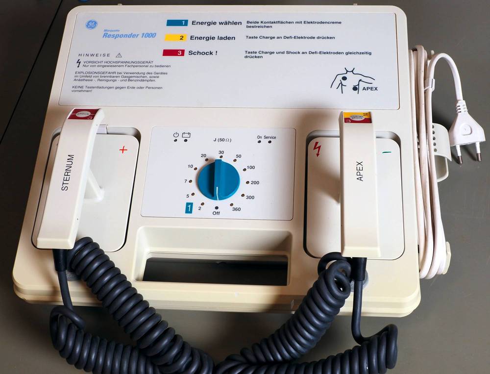 Defibrillator